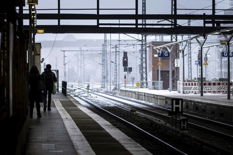 Only a few people are standing on the platform at Ostbahnhof. Today is the second day of the strike