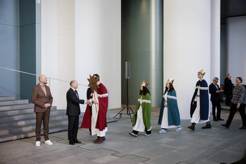 Federal Chancellor Olaf Scholz (SPD) pictured at the traditional reception for carol singers at the