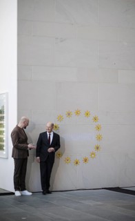 Federal Chancellor Olaf Scholz (SPD) pictured at the traditional reception for carol singers at the