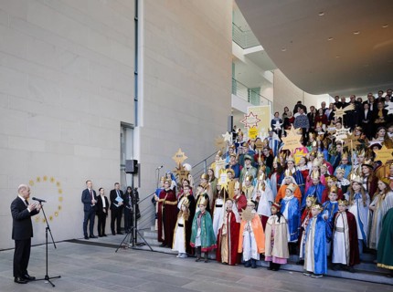 Federal Chancellor Olaf Scholz (SPD) pictured at the traditional reception for carol singers at the