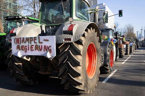 Around 600 farmers drove to the festival hall in Frankfurt am Main on 11 January 2024 as part of
