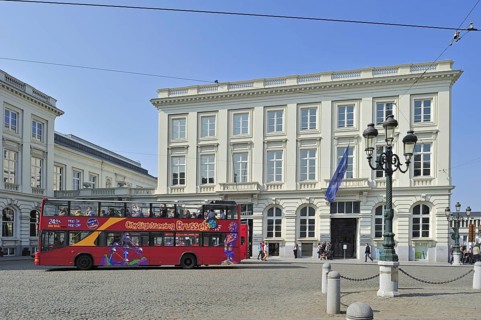 Double decker bus in front of the Musee Magritte Museum, MMM at the Place Royale, Royal Square,