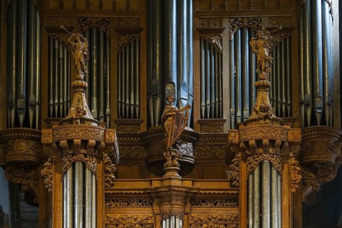17th century oak organ by organ builder Thomas Dallam, Enclos Paroissial parish of Guimiliau,