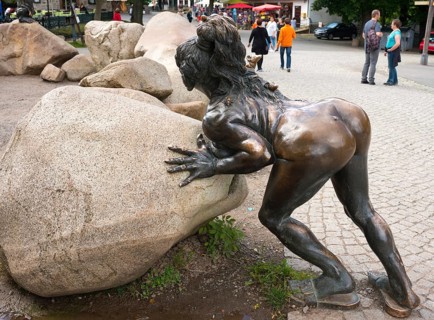 Bronze sculpture, statue, sculpture, sculpture, bronze witch grandmother Wadelinde, naked woman