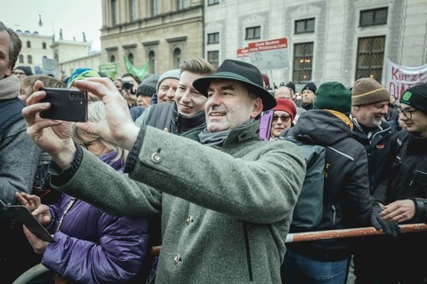 Vice President and Minister of Economic Affairs Hubert Aiwanger takes a selfie with a demonstrator