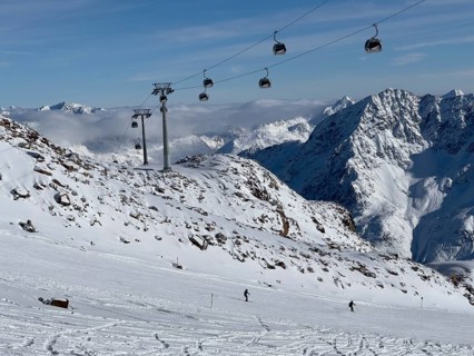 Tiefenbachferner glacier ski area with Tiefenbach cable car, Soelden, Oetztal, Tyrol