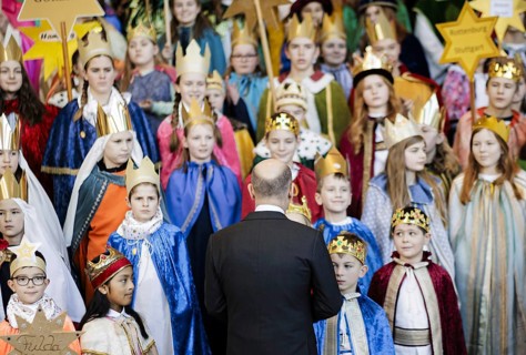 Federal Chancellor Olaf Scholz (SPD) pictured at the traditional reception for carol singers at the