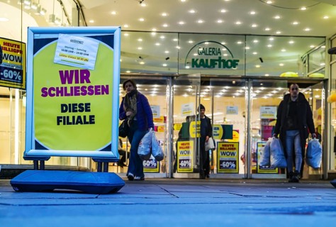 Galeria Kaufhof, Stuttgart city centre Eberhardstrasse. Clearance sale before closing, Stuttgart,