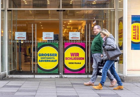 Galeria Kaufhof, Stuttgart city centre Eberhardstrasse. Clearance sale before the shop closes,