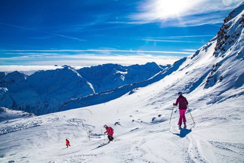 Skiers on the black ski route no. 41 from the Schwarze Schneid to the Seiterkarbahn,
