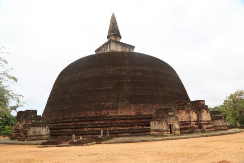 Rankot Vihara stupa UNESCO World Heritage Site, the ancient city of Polonnaruwa, Sri Lanka, Asia