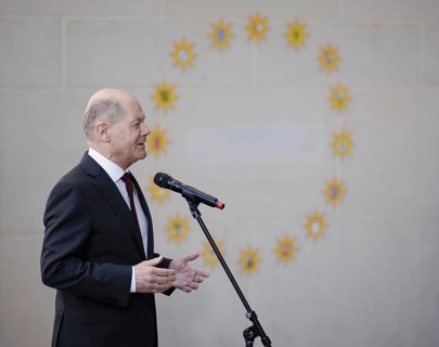 Federal Chancellor Olaf Scholz (SPD) pictured at the traditional reception for carol singers at the