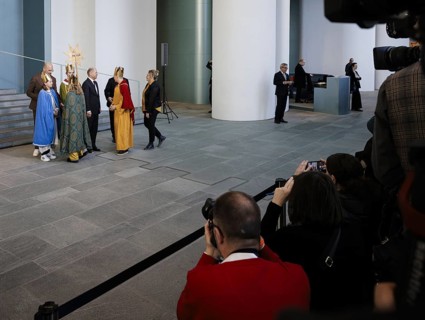Federal Chancellor Olaf Scholz (SPD) pictured at the traditional reception for carol singers at the