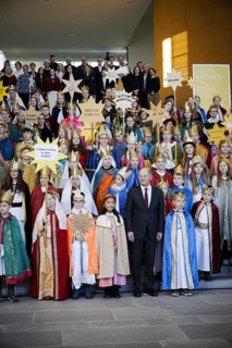 Federal Chancellor Olaf Scholz (SPD) pictured at the traditional reception for carol singers at the