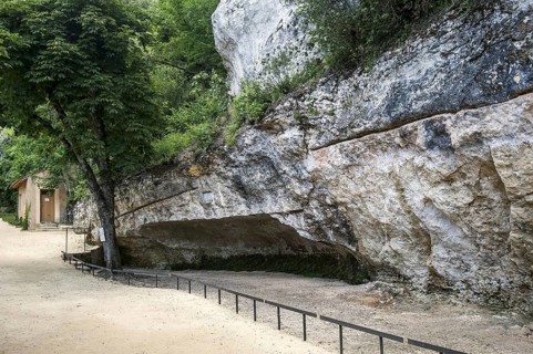 Abri de Cro-Magnon, prehistoric site where four Cro Magnon skeletons were discovered in 1868 by