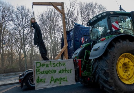 Germany, Berlin, 08.01.2024, Protest by farmers in front of the Brandenburg Gate, nationwide