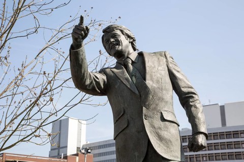 Statue of Sir Bobby Robson former England soccer manager, Ipswich, Suffolk, England, UK