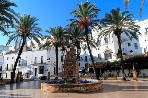 Fountain and palm trees in Plaza de Espana, Vejer de la Frontera, Cadiz Province, Spain, Europe