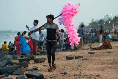Candyfloss shopping, promenade, former French colony of Pondicherry or Puducherry, Tamil Nadu,