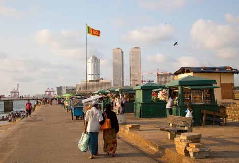 Street stalls on seafront at Galle Face Green, Colombo, Sri Lanka, Asia