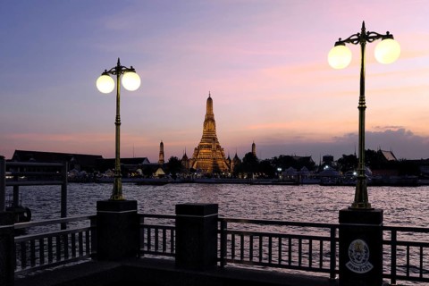 Wat Arun, Temple of Dawn, illuminated in the evening, Bangkok, Thailand, Asia