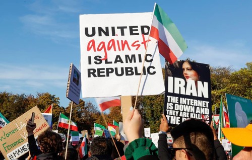 Thousands of Iranians demonstrate in Berlin to support the protests in Iran. The demonstration was