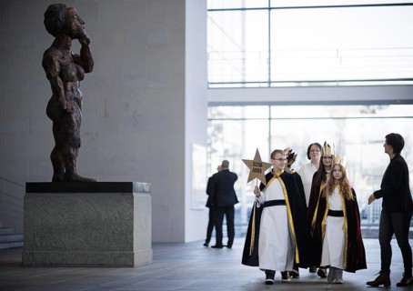 Federal Chancellor Olaf Scholz (SPD) pictured at the traditional reception for carol singers at the