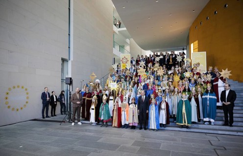 Federal Chancellor Olaf Scholz (SPD) pictured at the traditional reception for carol singers at the