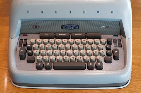 Historical invoicing machine, typewriter, calculating machine, office machine, office, calculating,
