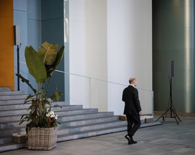 Federal Chancellor Olaf Scholz (SPD) pictured at the traditional reception for carol singers at the