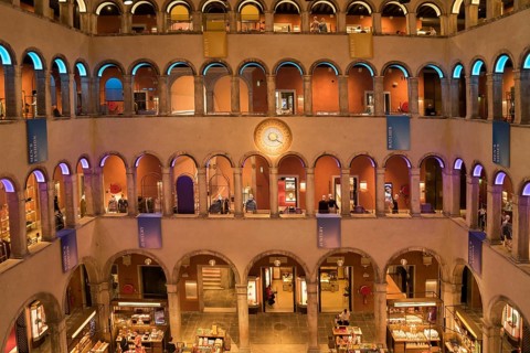 Inside the luxurious shopping centre Fondaco dei Tedeschi, at Christmas time, Veneig, Veneto,