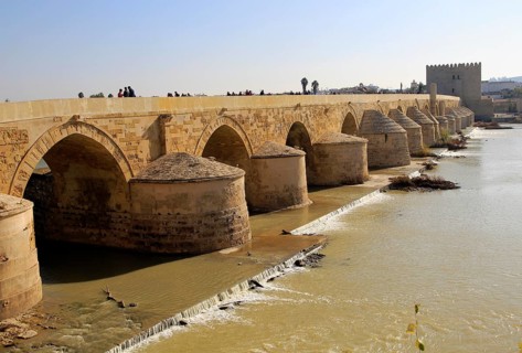 Roman bridge spanning river Rio Guadalquivir, Cordoba, Spain, Europe