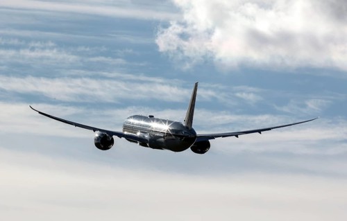 A Boeing 787-9 Dreamliner of the airline Qatar Airways takes off, Schoenefeld, 28/03/2023