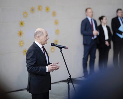 Federal Chancellor Olaf Scholz (SPD) pictured at the traditional reception for carol singers at the