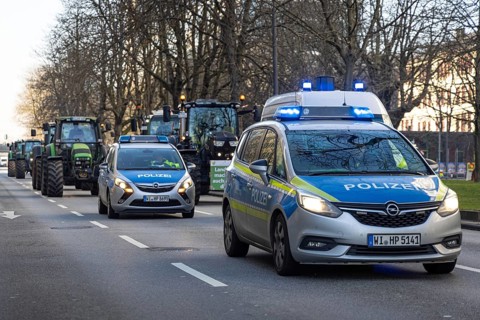 Around 600 farmers drove to the festival hall in Frankfurt am Main on 11 January 2024 as part of