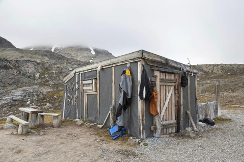 Texas Bar, old fur trapper cabin at Worsleyhamna, Liefdefjorden, Liefdefjord, Svalbard,