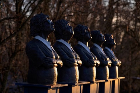 Sculpture EINIGKEIT, PERSIL BLEIBT PERSIL by Guido Messer, Skulpturen-Rundweg, Korber Kopf, Korb im