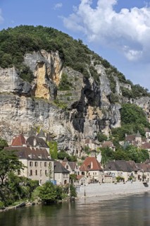 The medieval village La Roque-Gageac and the Dordogne River, Perigord, Aquitaine, France, Europe