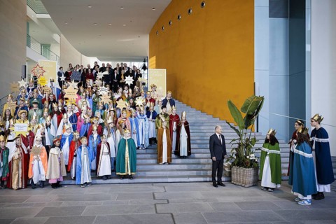 Federal Chancellor Olaf Scholz (SPD) pictured at the traditional reception for carol singers at the