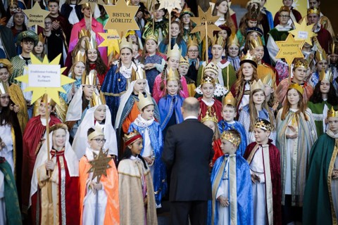 Federal Chancellor Olaf Scholz (SPD) pictured at the traditional reception for carol singers at the