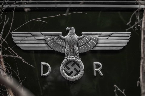 An eagle emblem with spread wings and a swastika, symbol from the time of the Second World War,