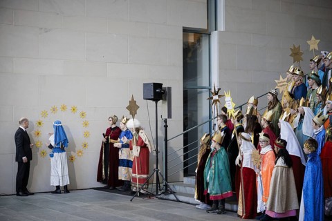 Federal Chancellor Olaf Scholz (SPD) pictured at the traditional reception for carol singers at the
