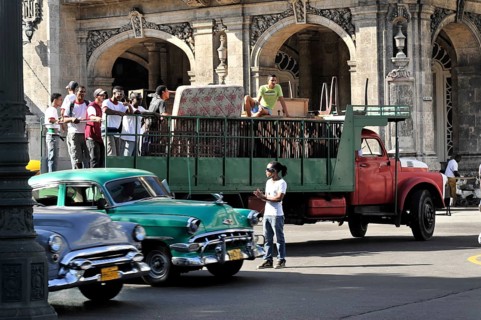 Vintage car from the 1950s in the centre of Havana, Centro Habana, Cuba, Greater Antilles,