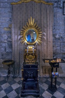 Prayer room with sacrificial candles in the church of San Donato, 12th century, Via S. Donato, 10,