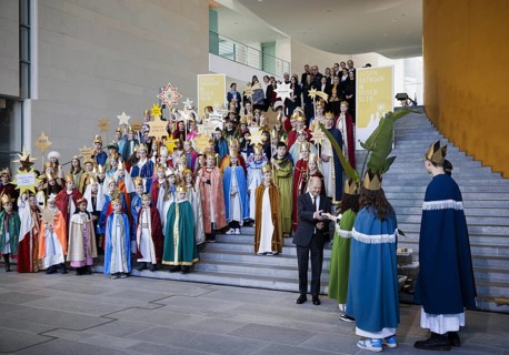 Federal Chancellor Olaf Scholz (SPD) pictured at the traditional reception for carol singers at the