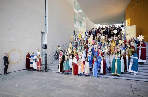 Federal Chancellor Olaf Scholz (SPD) pictured at the traditional reception for carol singers at the