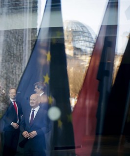 Federal Chancellor Olaf Scholz (SPD) welcomes Luc Frieden, Prime Minister of the Grand Duchy of