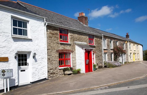 Attractive cottages in village of St Just in Roseland, Cornwall, England, UK