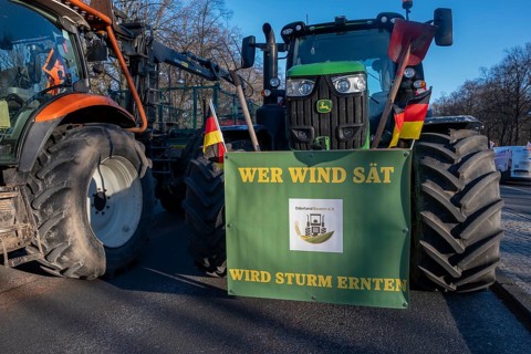Germany, Berlin, 08.01.2024, Protest by farmers in front of the Brandenburg Gate, nationwide