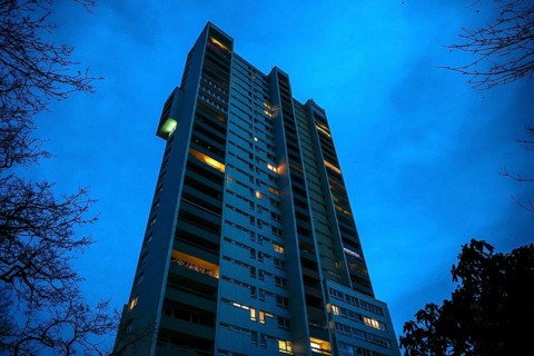 Tower block of the IDEAL building cooperative in Gropiusstadt. The rise in rents in German cities